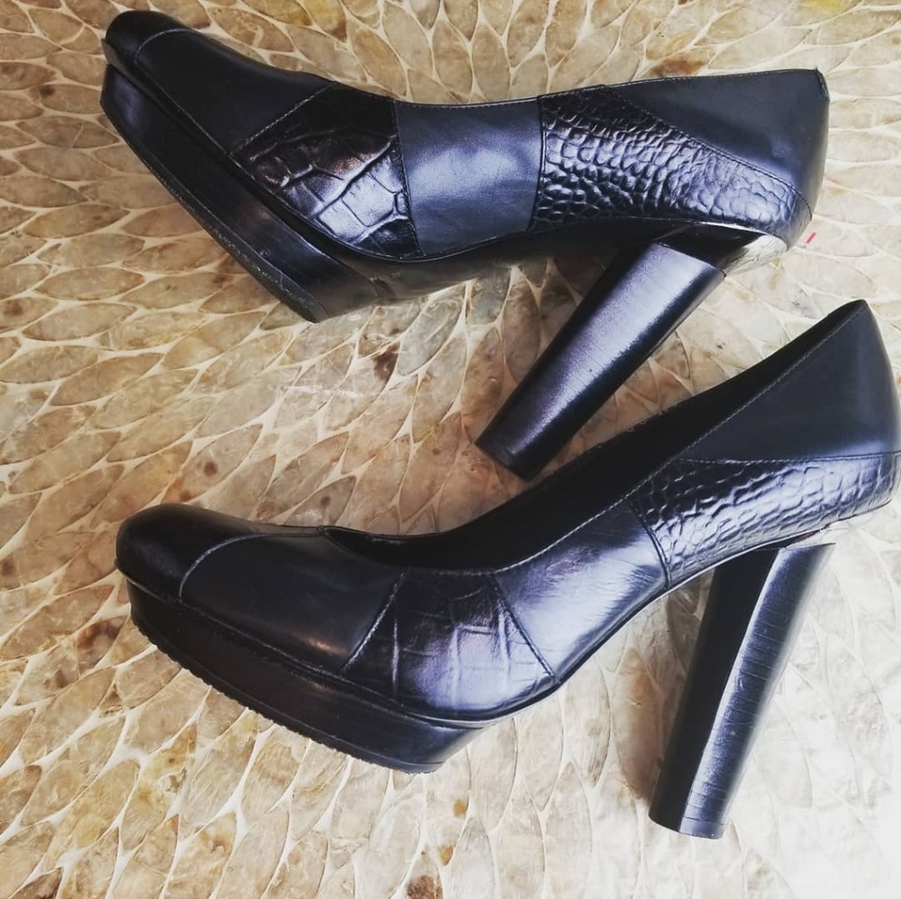 BCBG high heels pumps